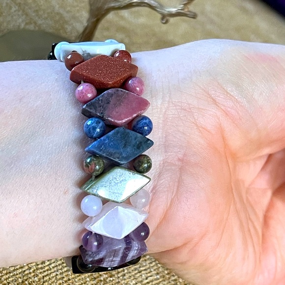 Genuine Mix Stone, Stretch Elastic Bracelet, Diamond Shape,
Unisex brand new - Picture 3 of 4